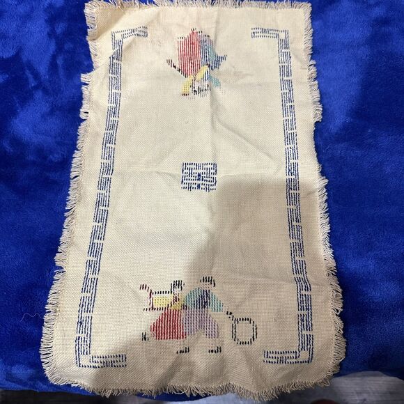 vintage hand embroidered tea towel Folk Art Finger Towel Fringe Edge 9”x15” - Picture 7 of 7